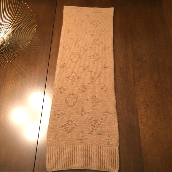 ✨SOLD✨Louis Vuitton Cashmere Scarf - Picture 3 of 7